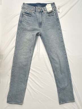Gap '90s Straight High Rise Jeans in Light Wash